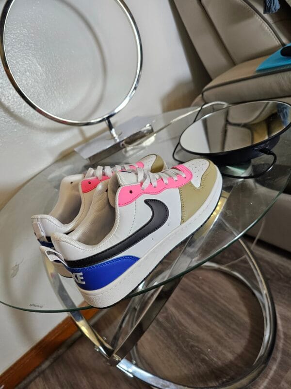 Women Air Jordan shoes size 7