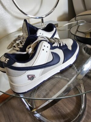 Women Nike shoes size 7