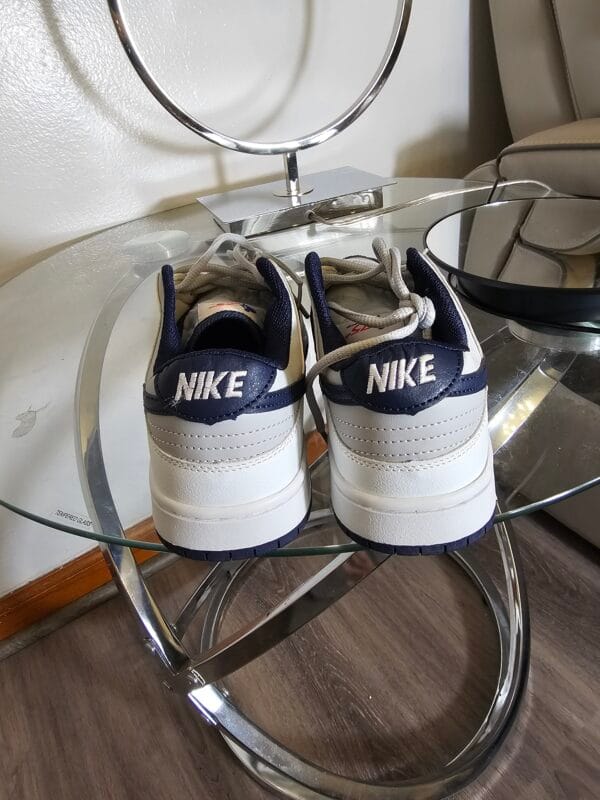 Women Nike shoes size 6