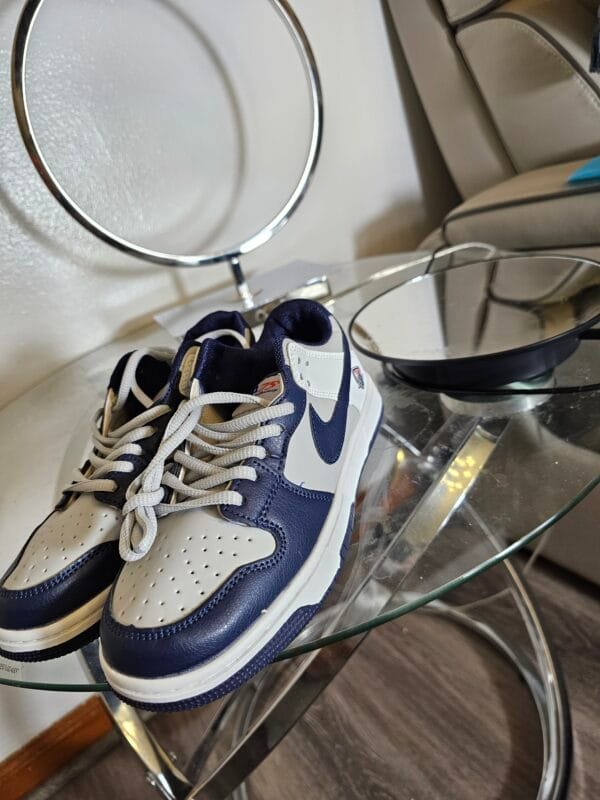 Women Nike shoes size 6